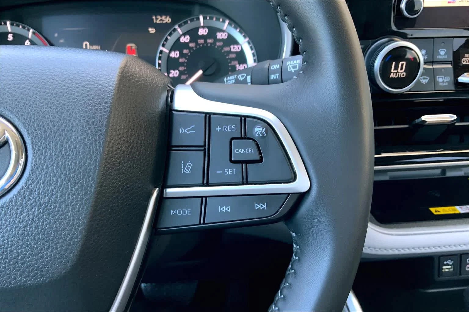 Used 2023 Wind Chill Pearl Toyota XLE image 25