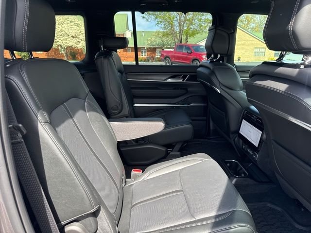 New 2026 Baltic-Gray Metallic Clear-Coat Exterior Paint Jeep Summit Obsidian image 11