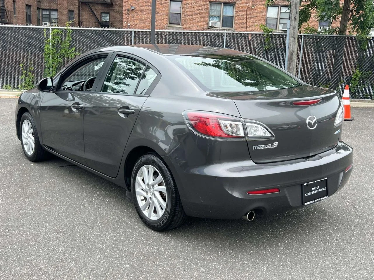 Used 2012 Graphite Mica Mazda i Touring image 6