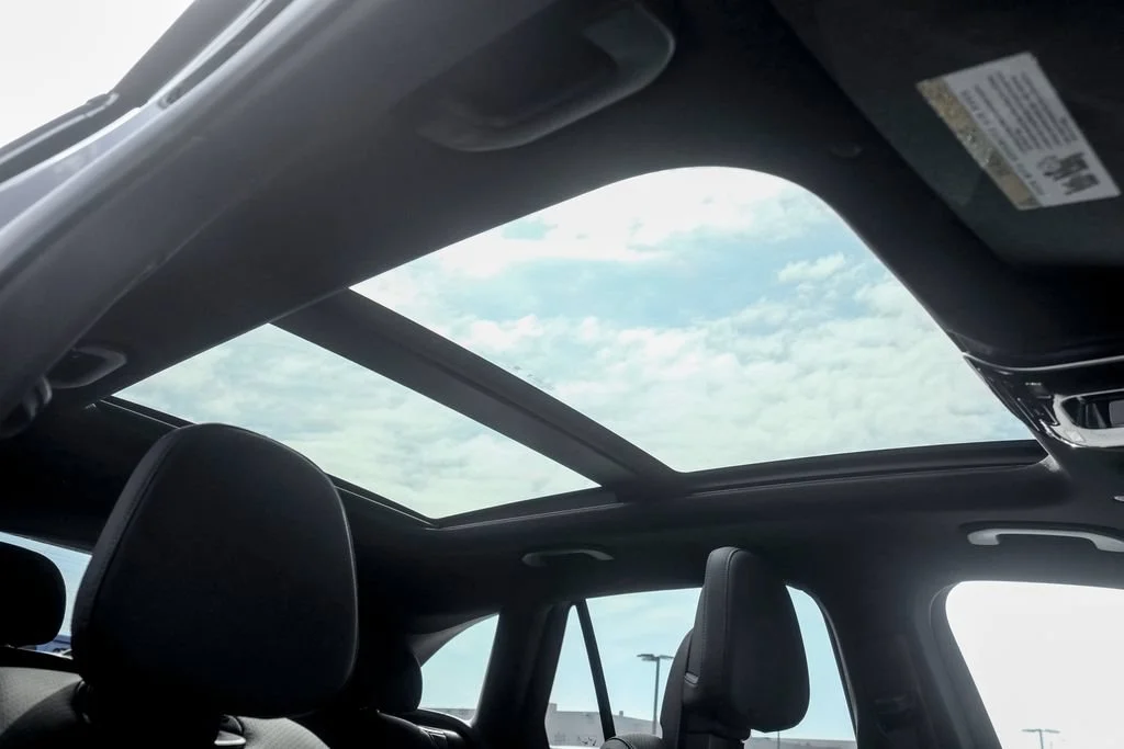 New 2027 Black Mercedes-Benz GLC 300 image 54