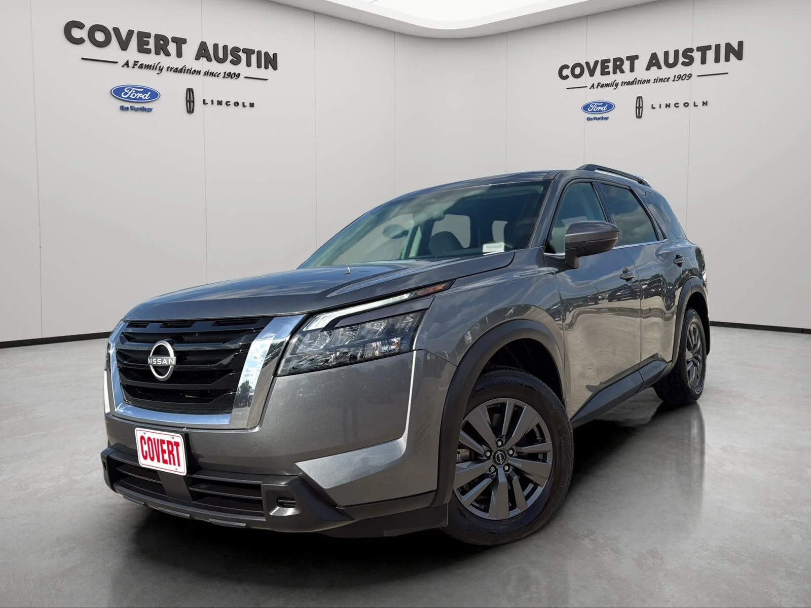 Used 2024 Gray Nissan SV image 1
