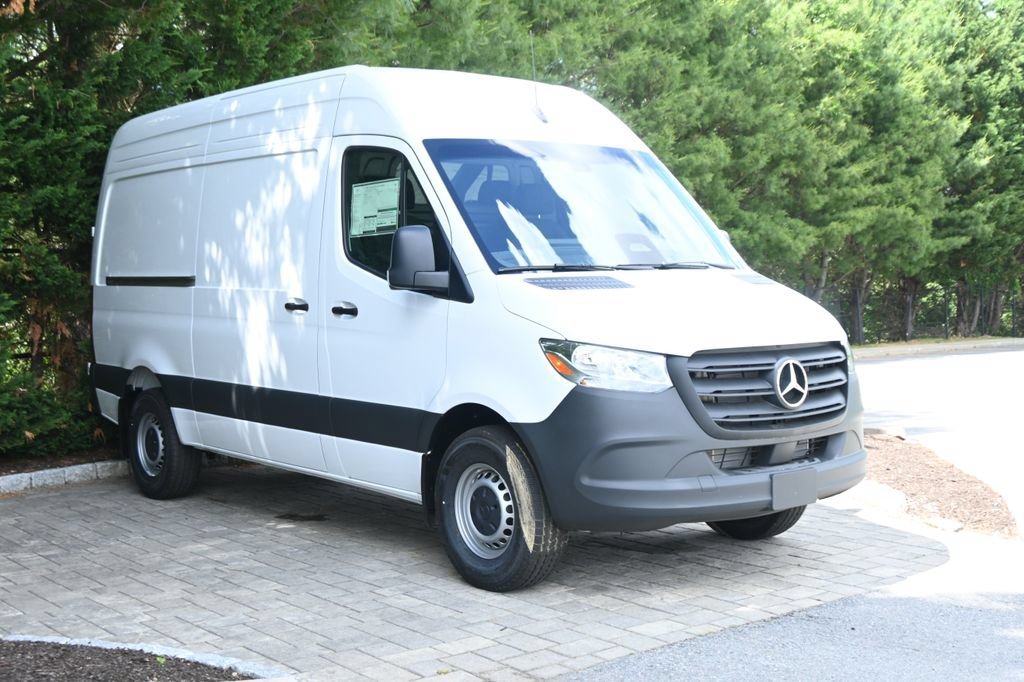 New 2026 Arctic White Mercedes-Benz Cargo 144 WB image 39