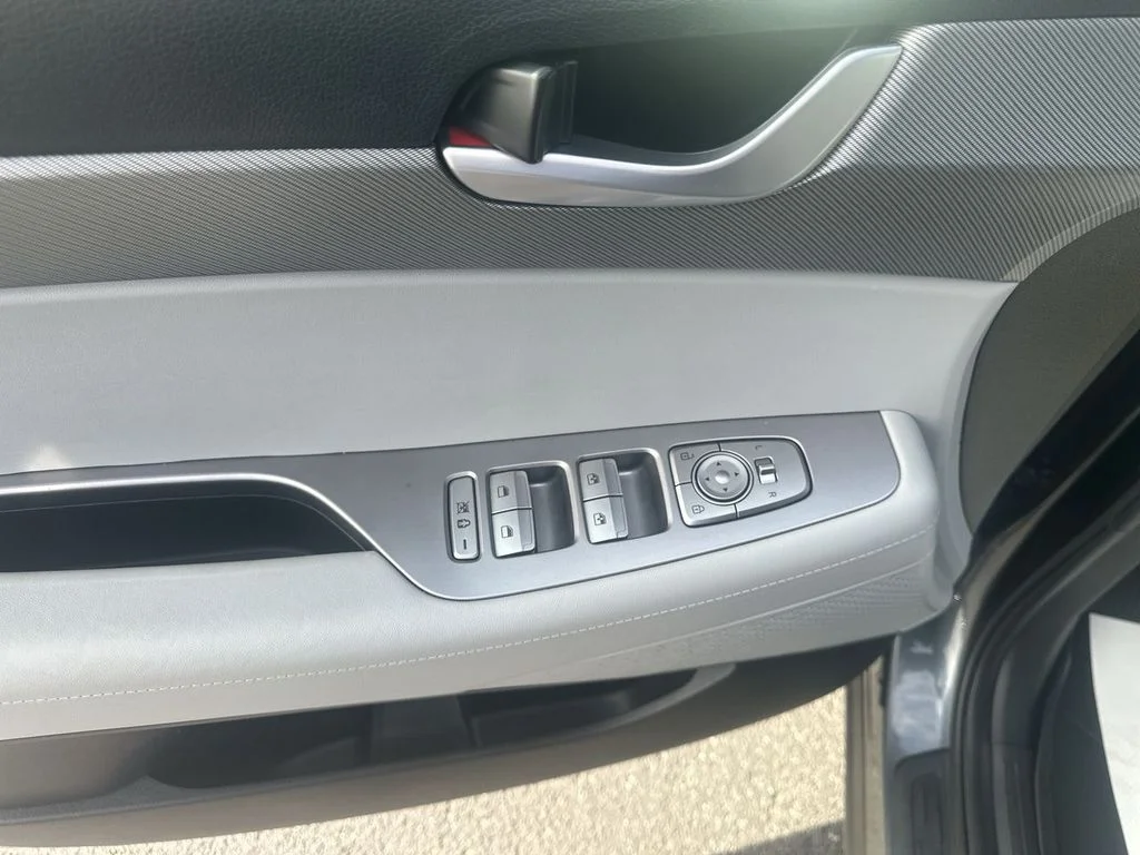 Used 2023 Gray Hyundai SE image 19