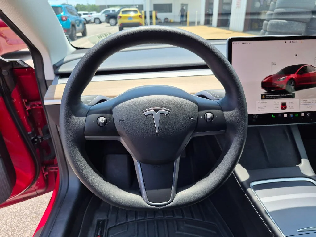 Used 2022 Red Tesla Long Range image 10