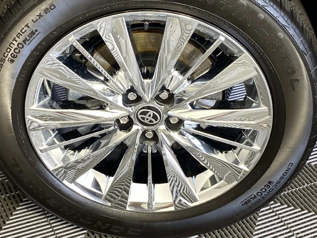 Used 2025 Cloud Toyota Platinum image 31