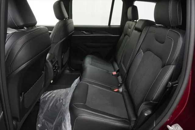 New 2026 Velvet Red Pearl-Coat Exterior Paint Jeep Laredo image 17