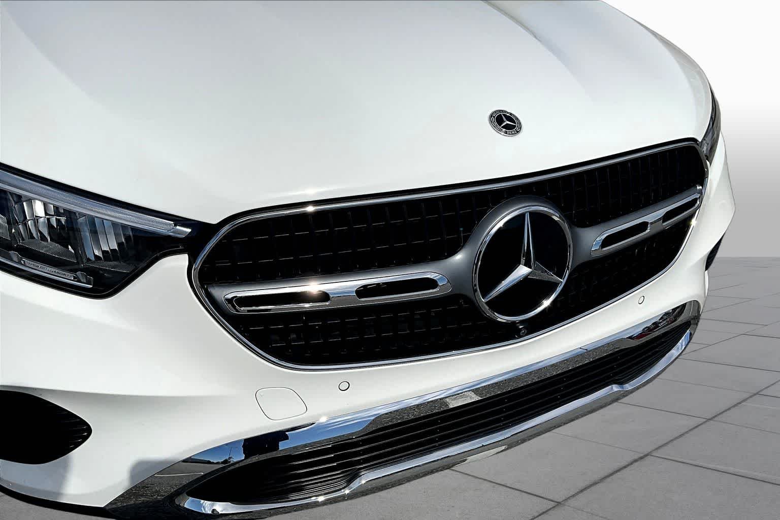 Used 2025 Polar White Mercedes-Benz GLC 300 image 30