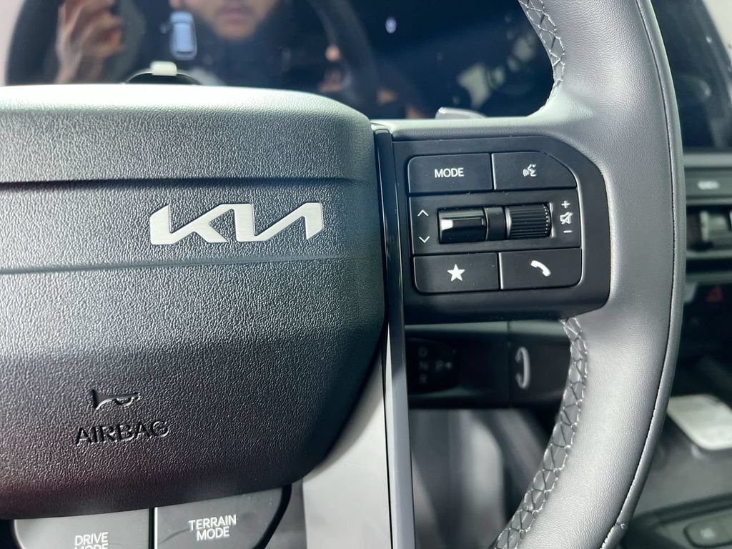 New 2027 Glacial White Pearl Kia X-Line SX image 17