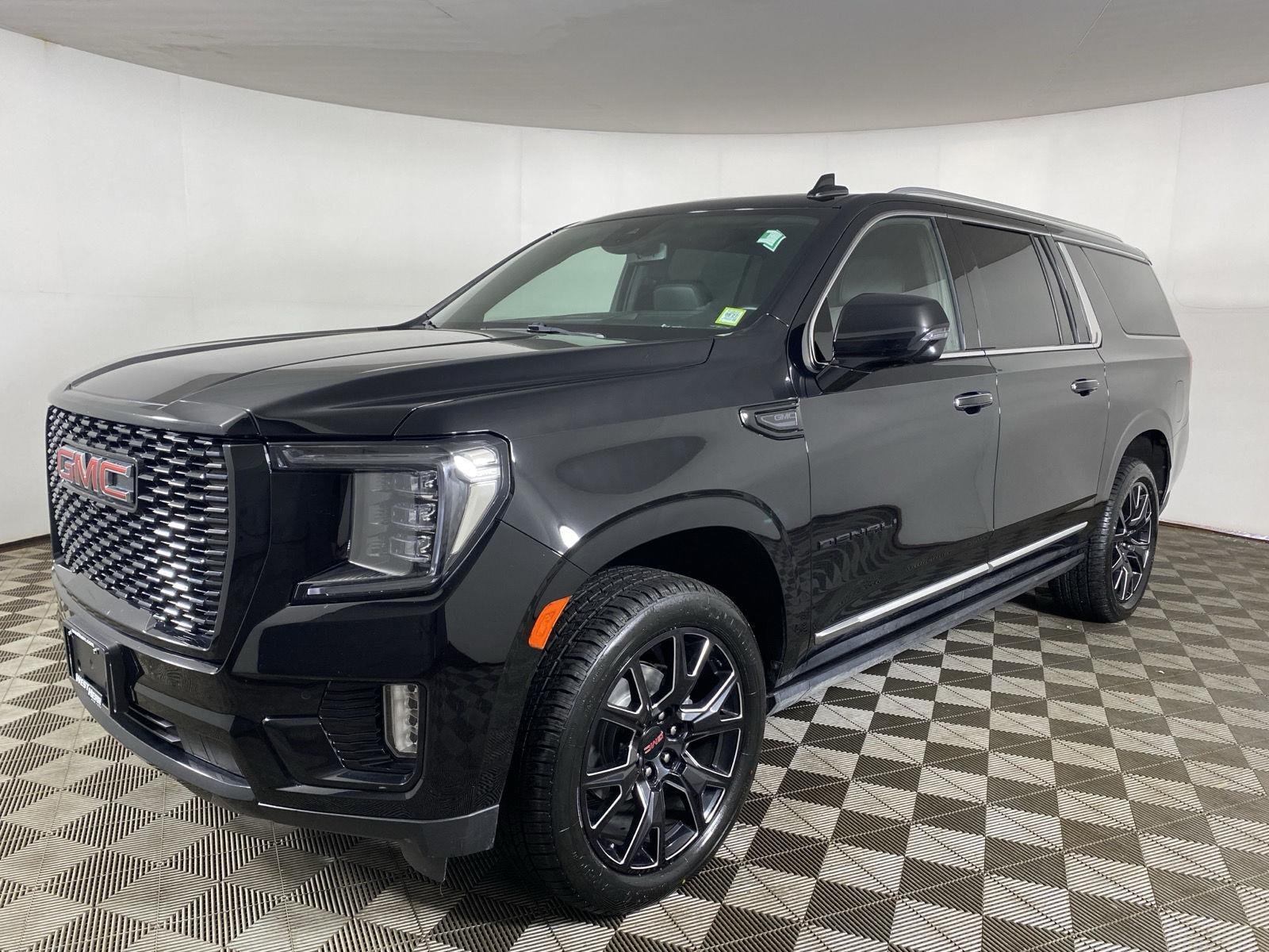 Used 2023 Onyx Black GMC Denali image 3