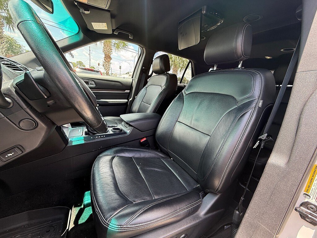 Used 2017 White Platinum Metallic Tri-Coat Ford Limited image 8