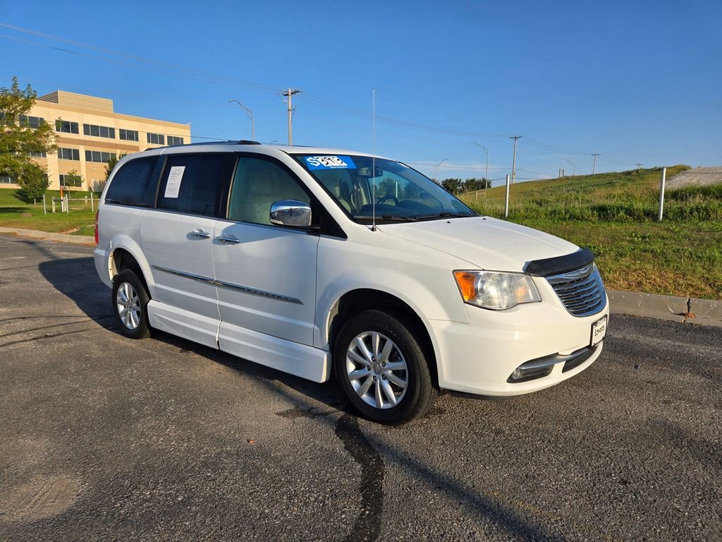 2016 Chrysler Town & Country Limited Platinum