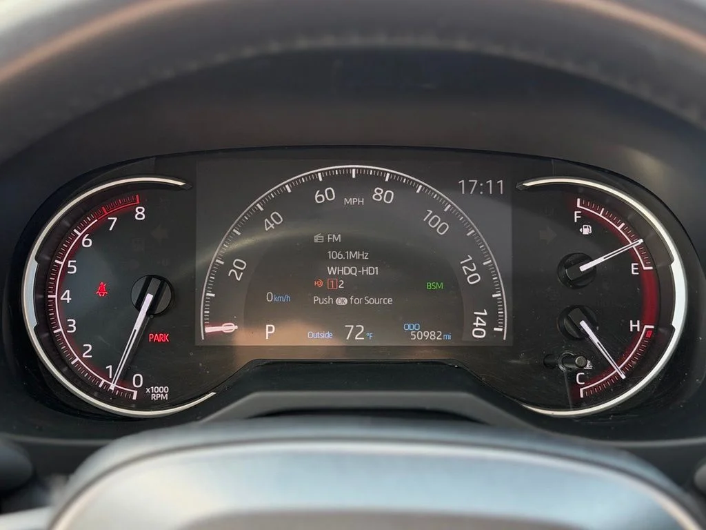 Used 2023  Toyota XLE Premium image 10