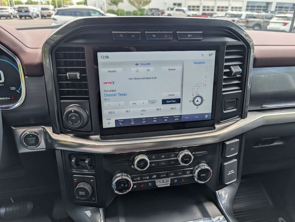 Used 2023  Ford Lariat image 14