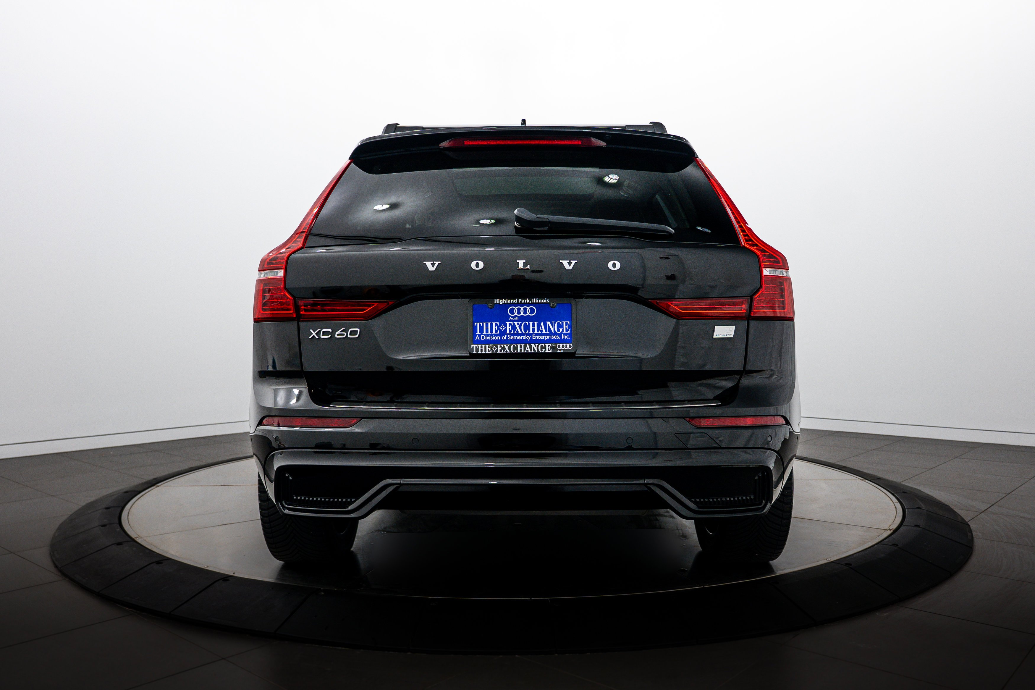 Used 2023 Onyx Black Metallic Volvo Ultimate Dark Theme image 24