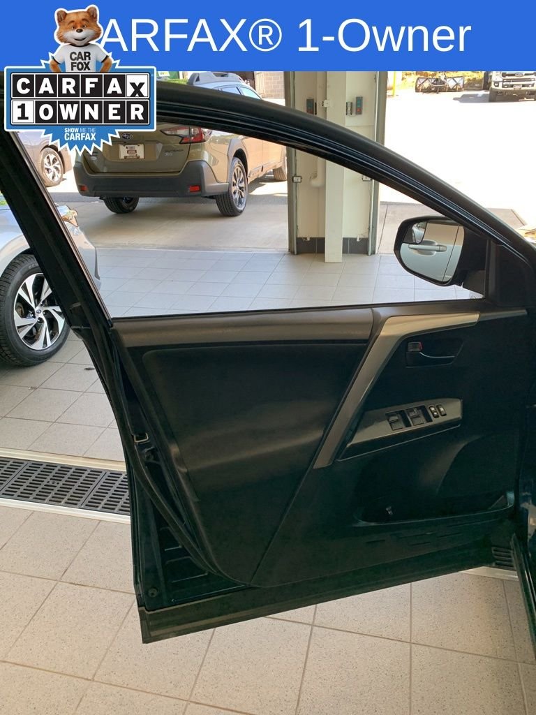2018 Toyota RAV4 LE - Photo 5