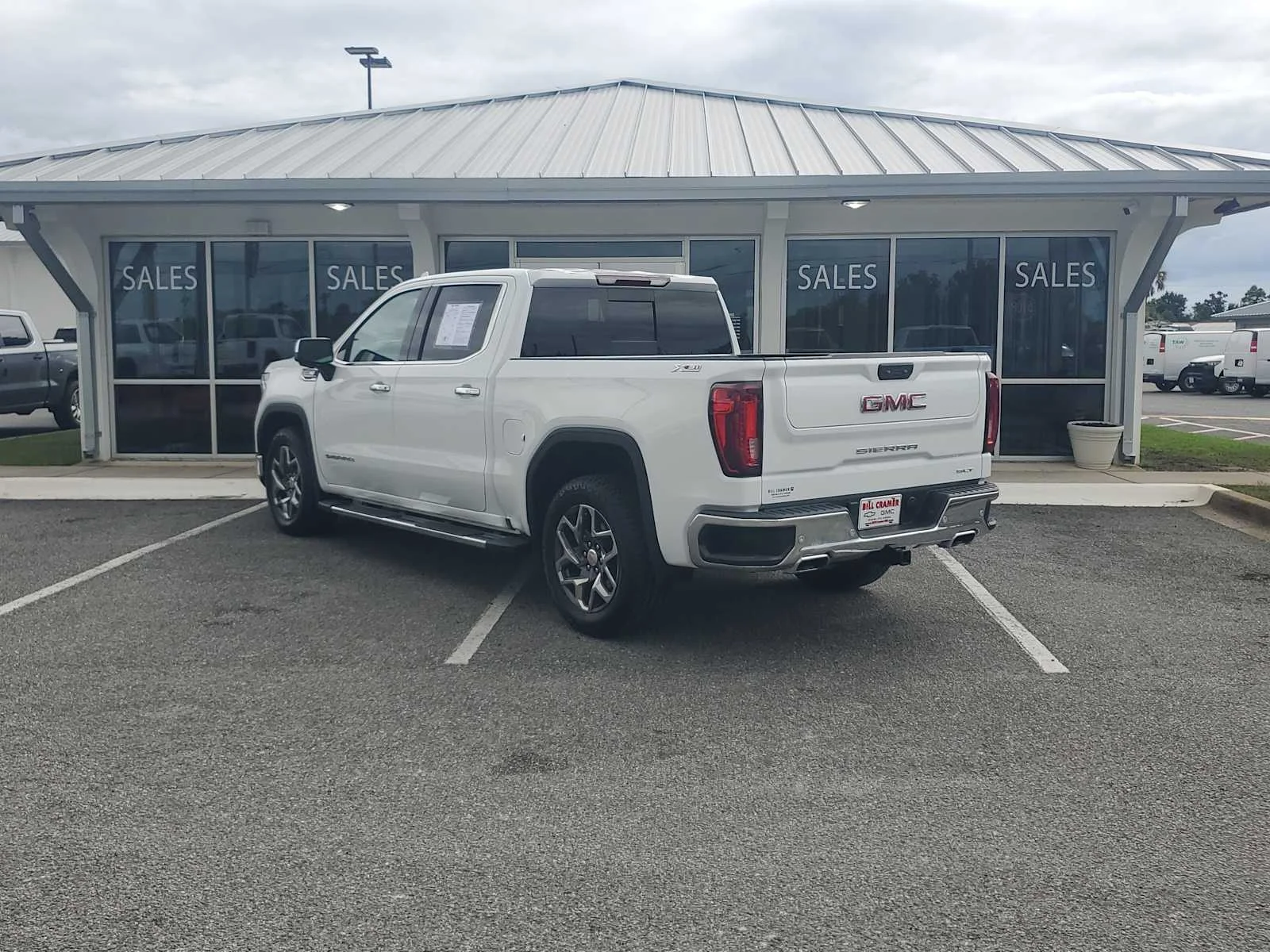 Used 2024 Summit White GMC SLT image 3