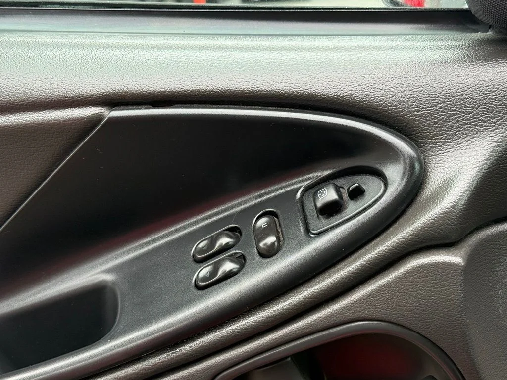 Used 2004 Red Ford GT image 19