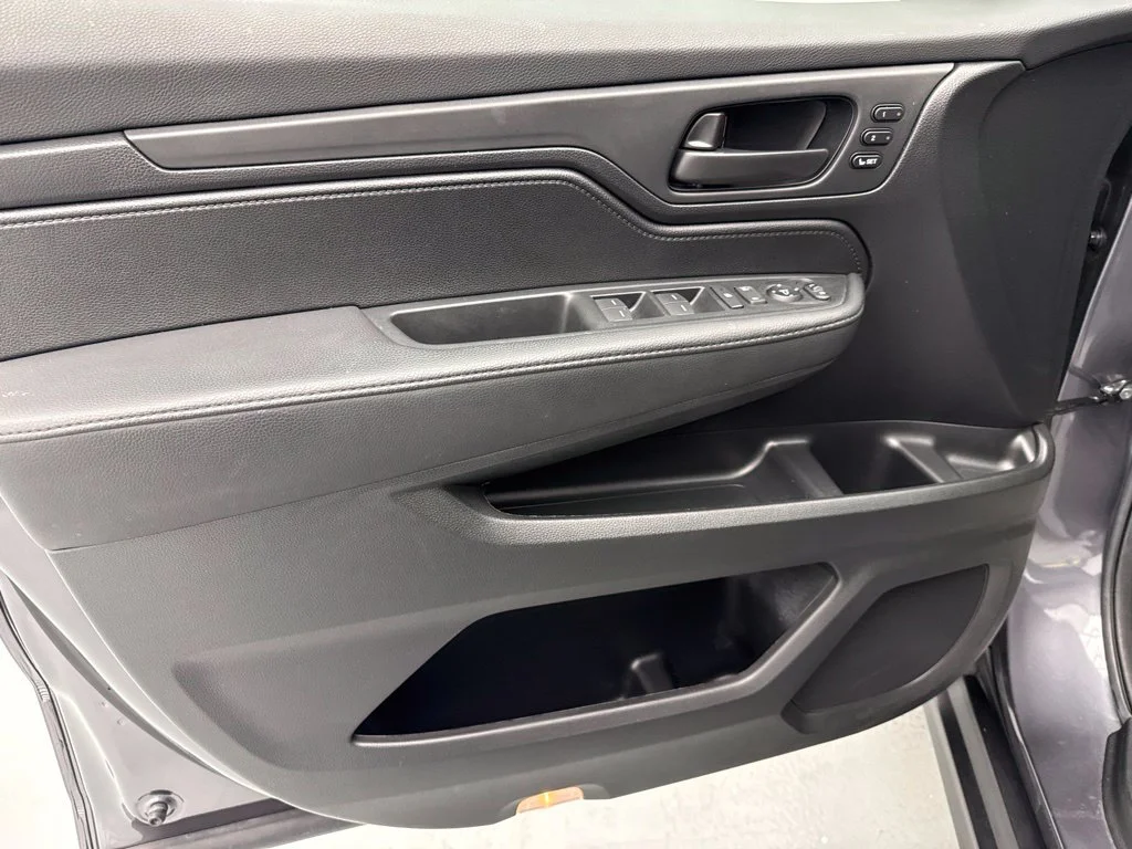 2025 Honda Odyssey EX-L Minivan Slide 17