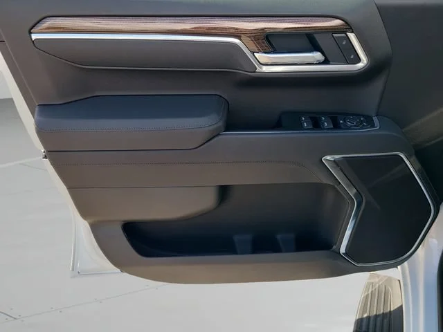 New 2026 Summit White Chevrolet RST image 16