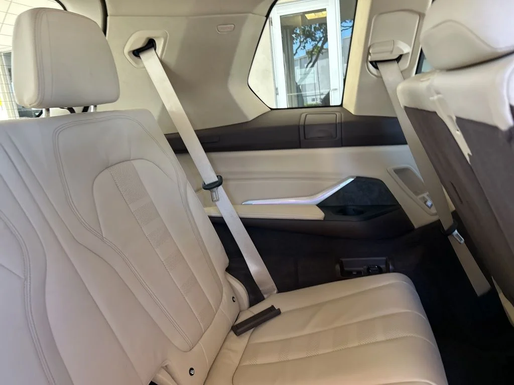 Used 2019 Black BMW xDrive40i image 40