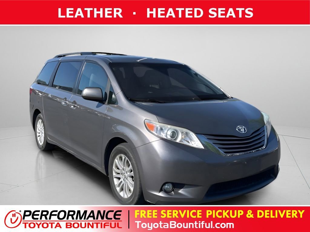 2017 Toyota Sienna XLE V6 8-Passenger's photo