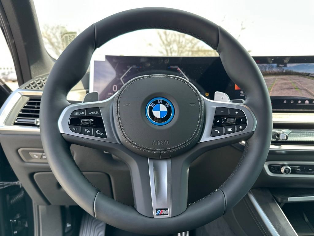 New 2026 Carbon Black Metallic BMW xDrive50e image 28