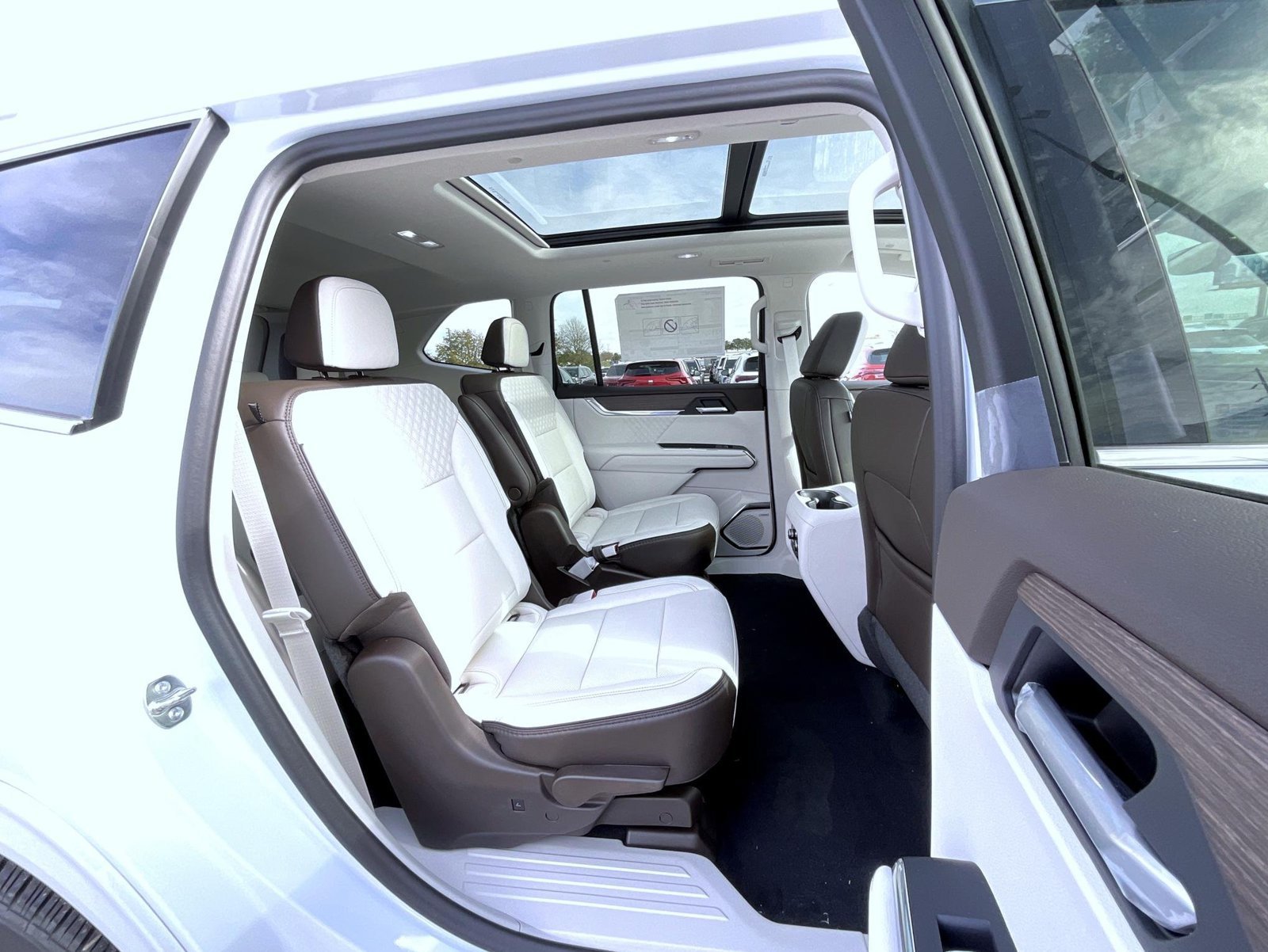 2027 GMC Acadia Denali - Photo 18