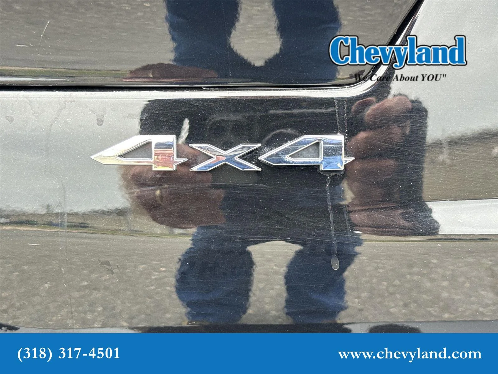 Used 2023 Diamond Black Crystal Pearlcoat Jeep Laredo image 34