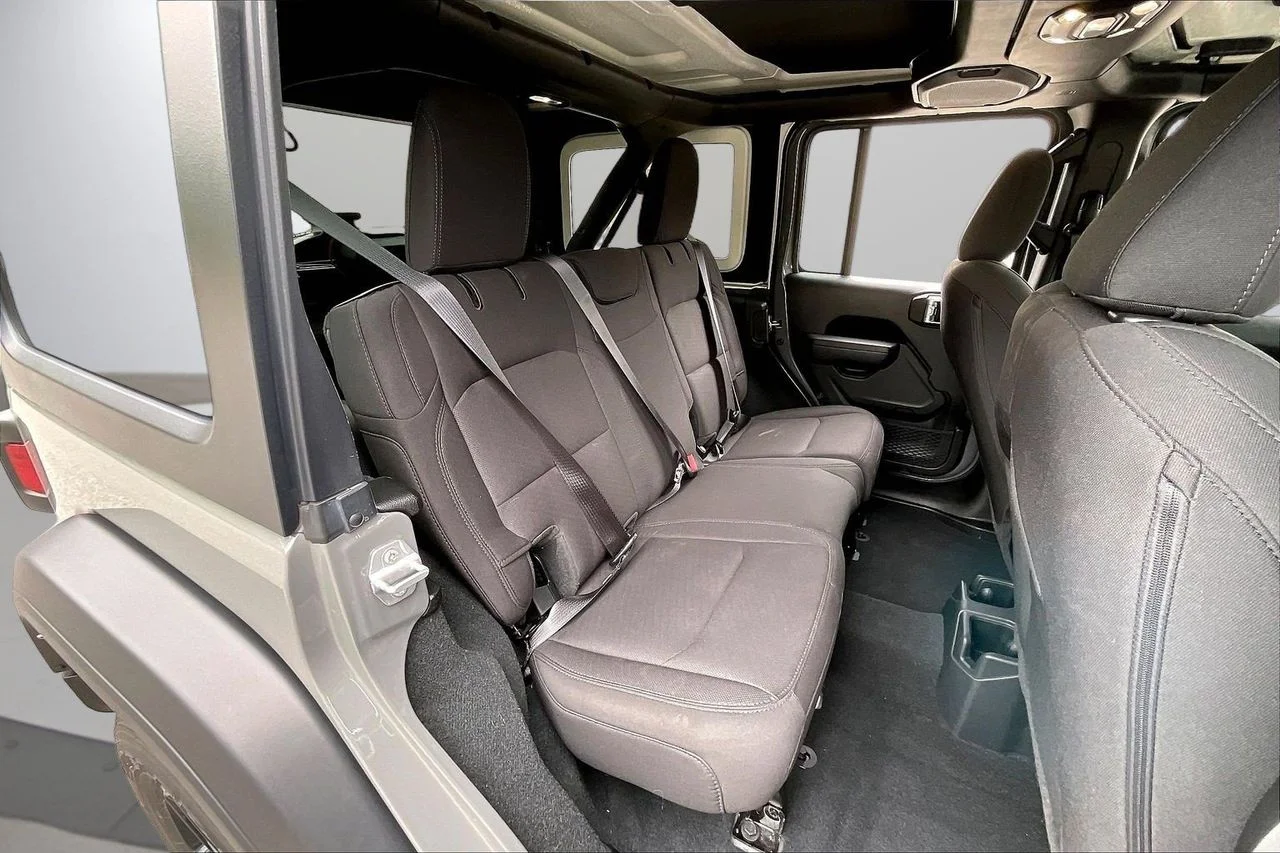 Used 2022 Gray Jeep Sport Altitude image 25