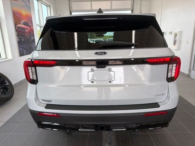 New 2026 Space White Metallic Ford ST-Line image 9