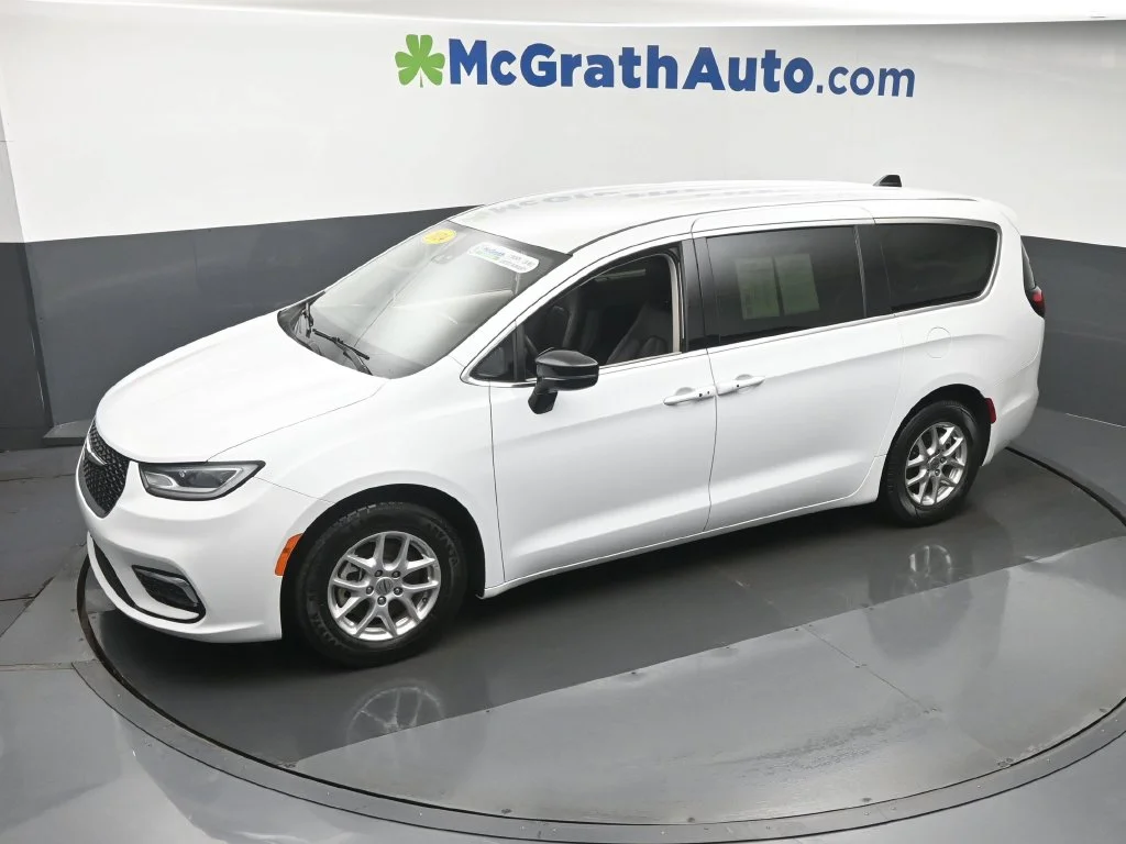 Used 2024 White Chrysler Touring L image 22
