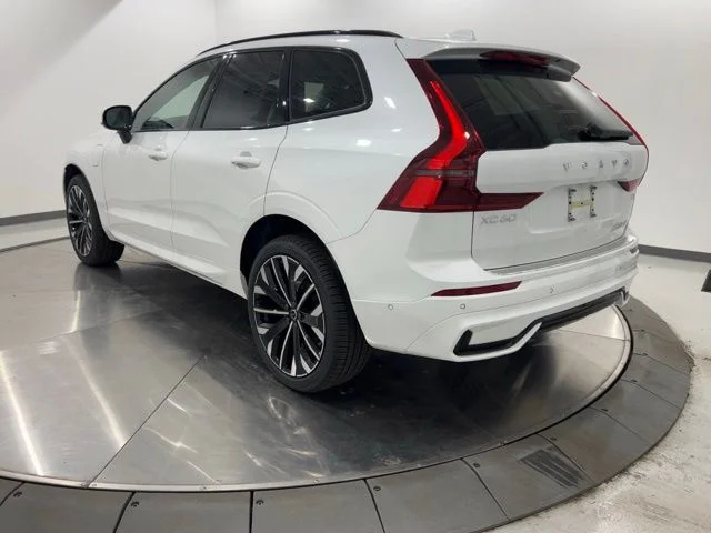 New 2026 Crystal White Volvo Ultra image 3