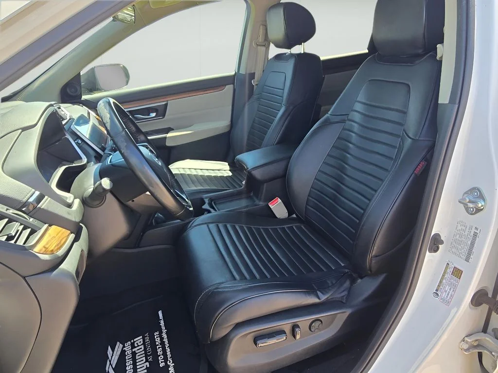 Used 2018 White Diamond Pearl Honda EX image 29