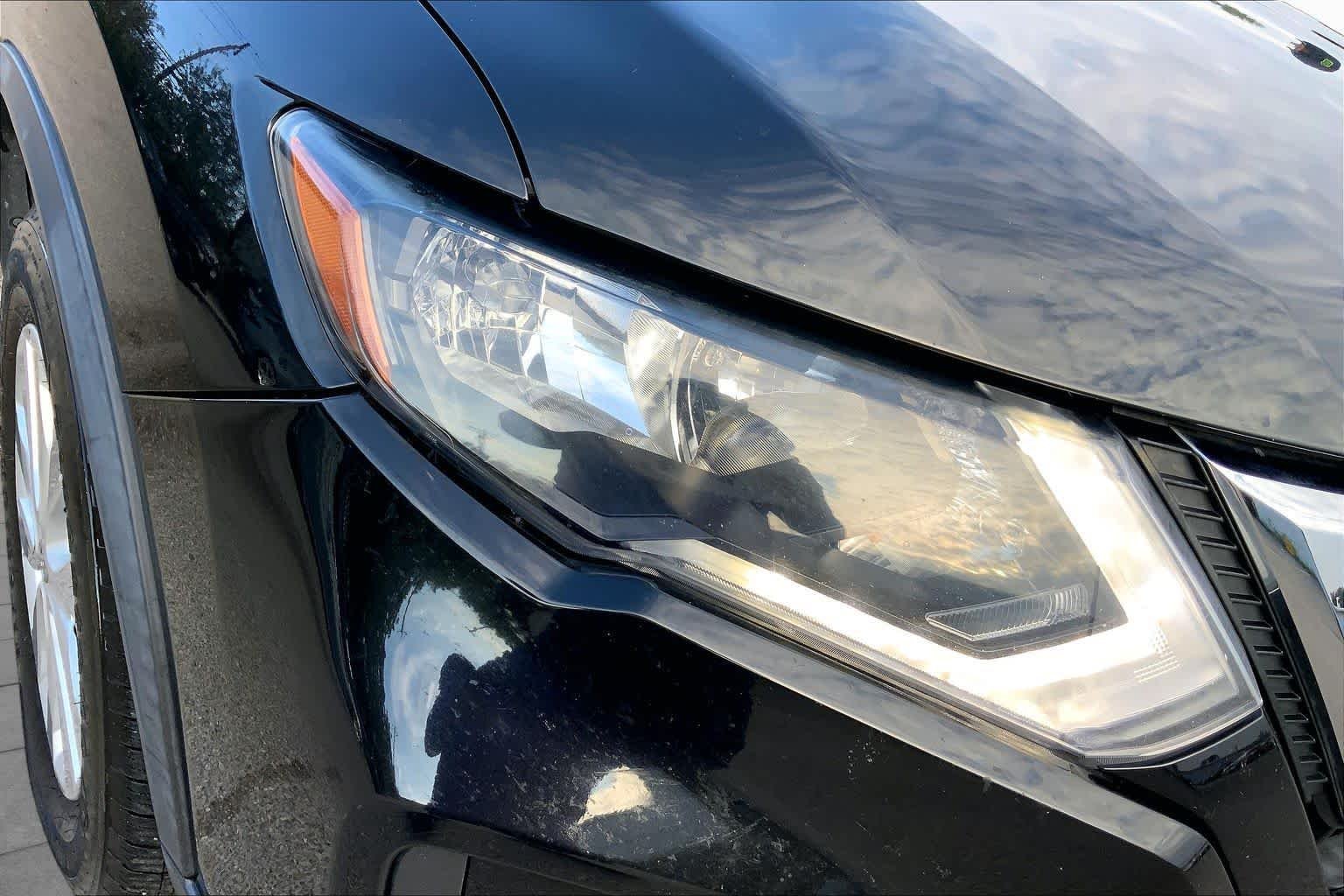 Used 2018 Magnetic Black Nissan S image 28