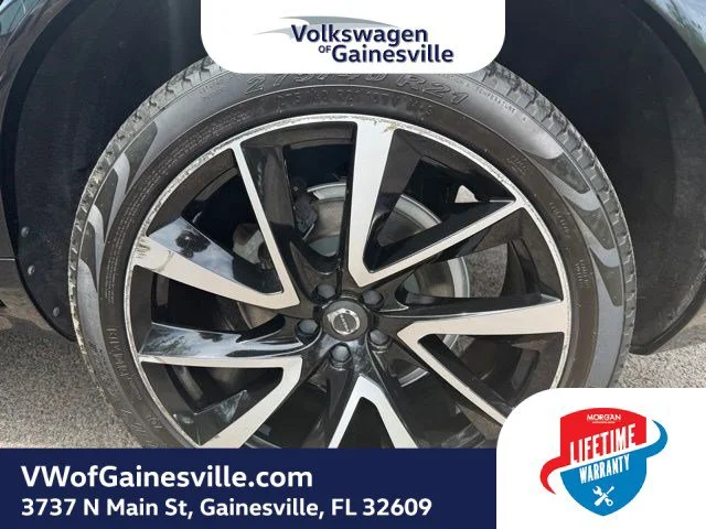 Used 2018 Onyx Black Metallic Volvo Inscription image 32