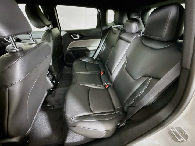 New 2026 Bright White Clear-Coat Exterior Paint Jeep Limited image 22