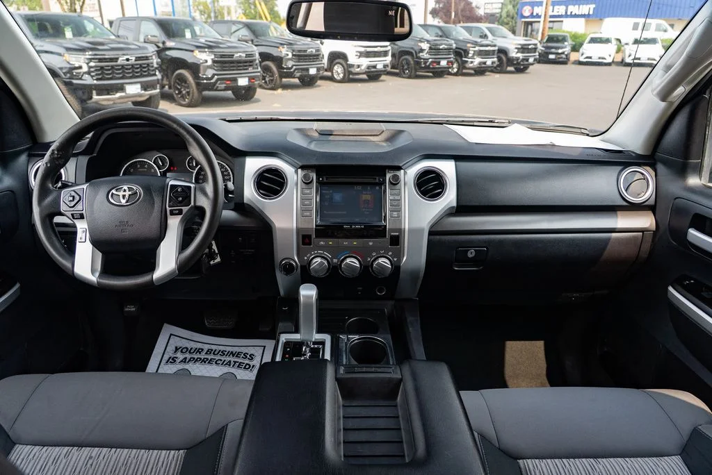 Used 2016 Magnetic Gray Metallic Toyota SR5 image 10