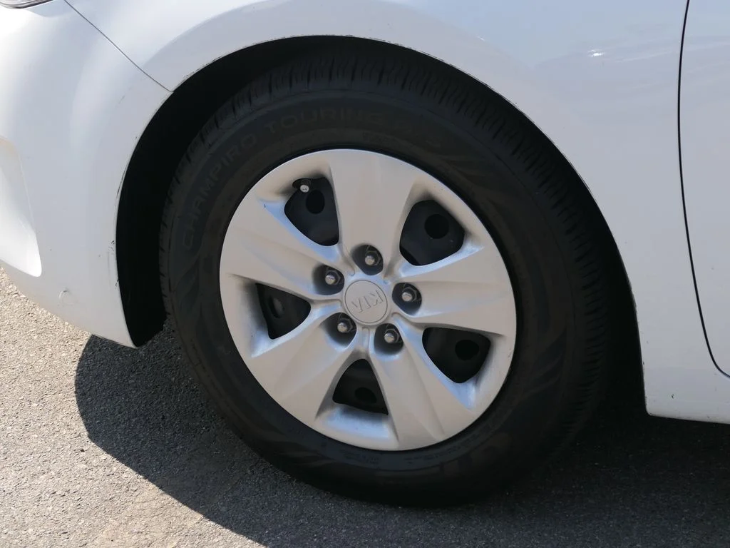 Used 2017 White Kia LX image 8