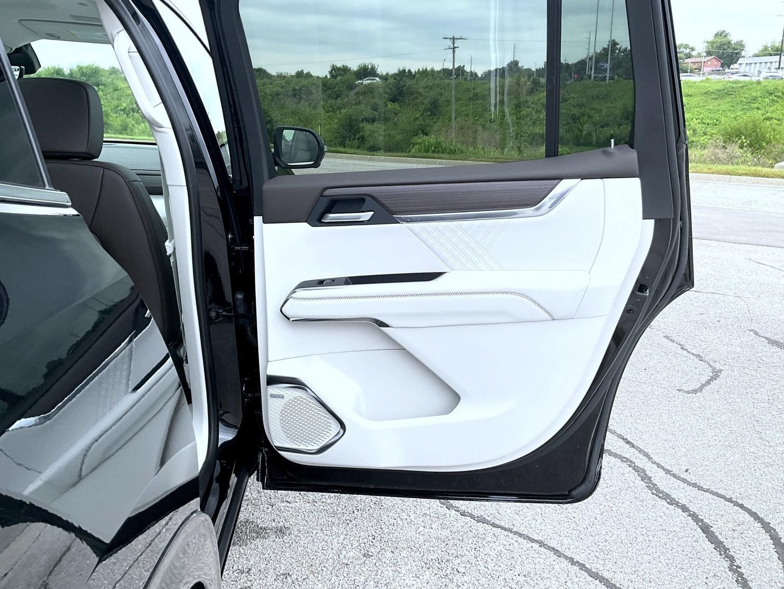 2027 GMC Acadia Denali - Photo 17