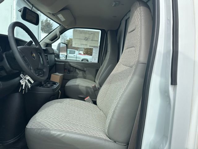 New 2025 Summit White Chevrolet 1WT image 11