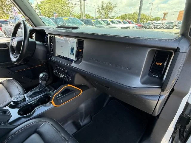 Used 2024 Oxford White Ford Badlands image 48
