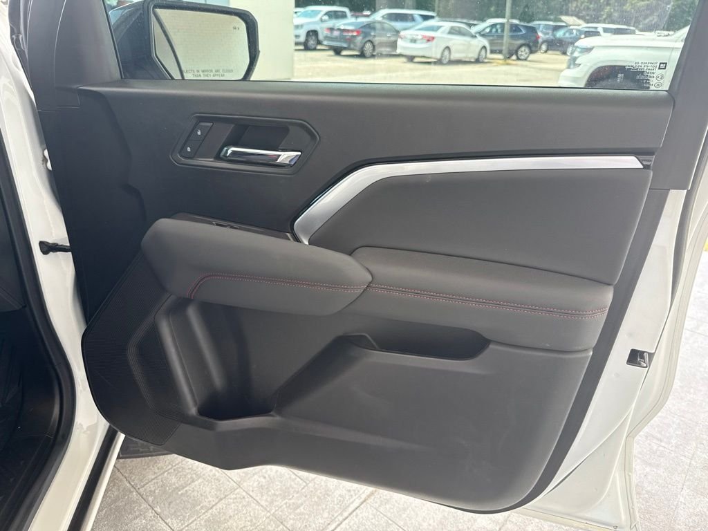 Used 2024 White Chevrolet Z71 image 37