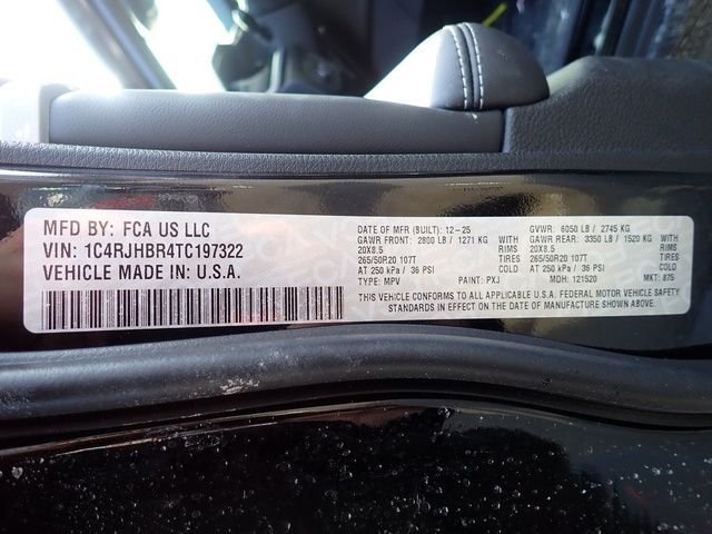 New 2026 Diamond Black Crystal Pearlcoat Jeep Limited image 16