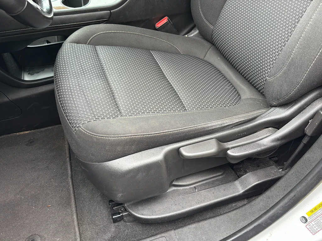 Used 2020 White GMC SLE image 18