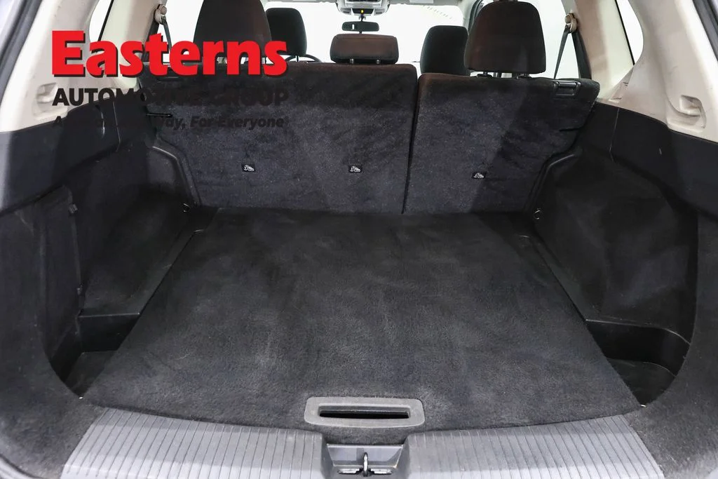 Used 2023 Gray Nissan S image 9