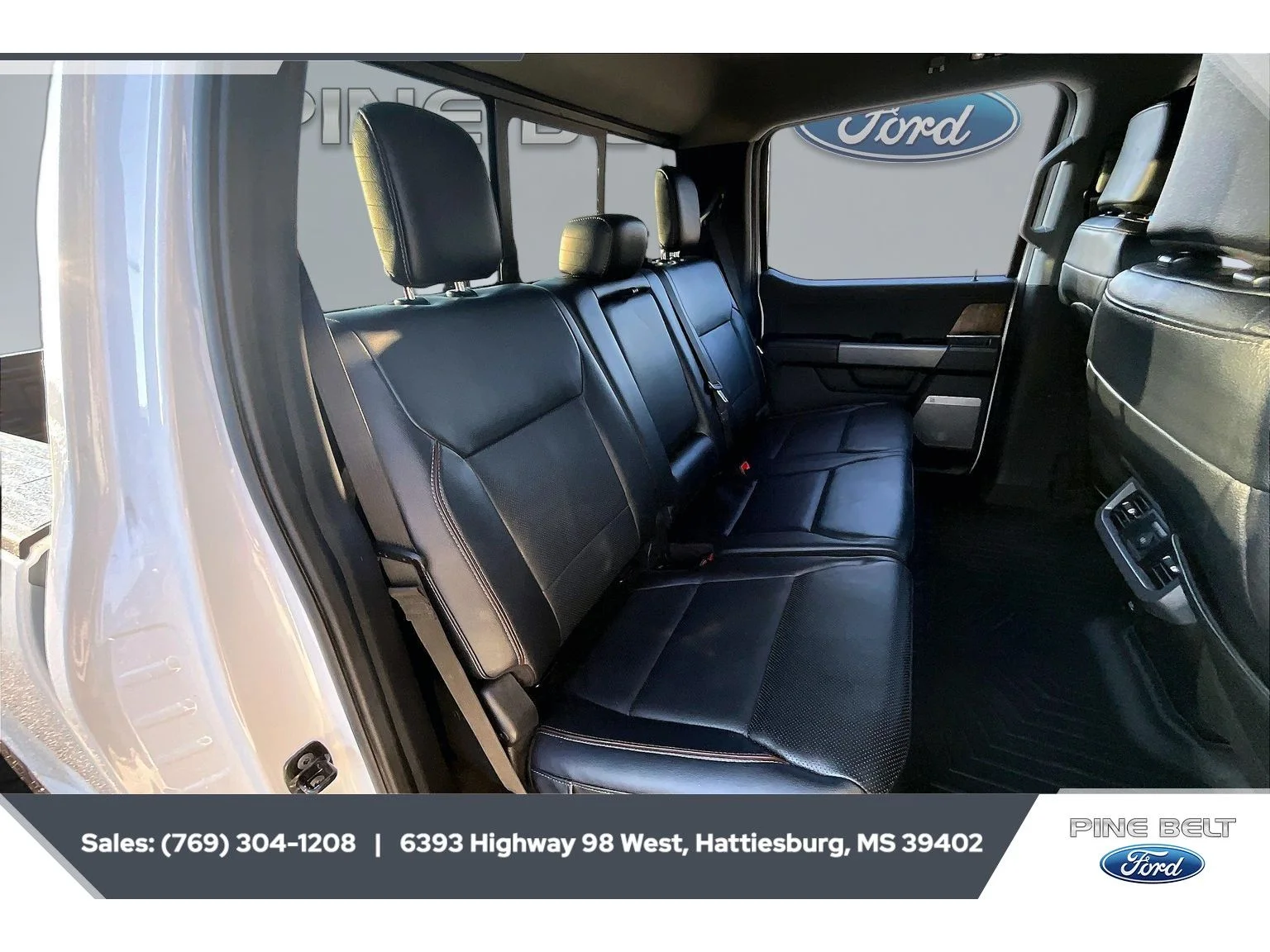 Used 2024 Star White Metallic Tri-Coat Ford LARIAT image 21