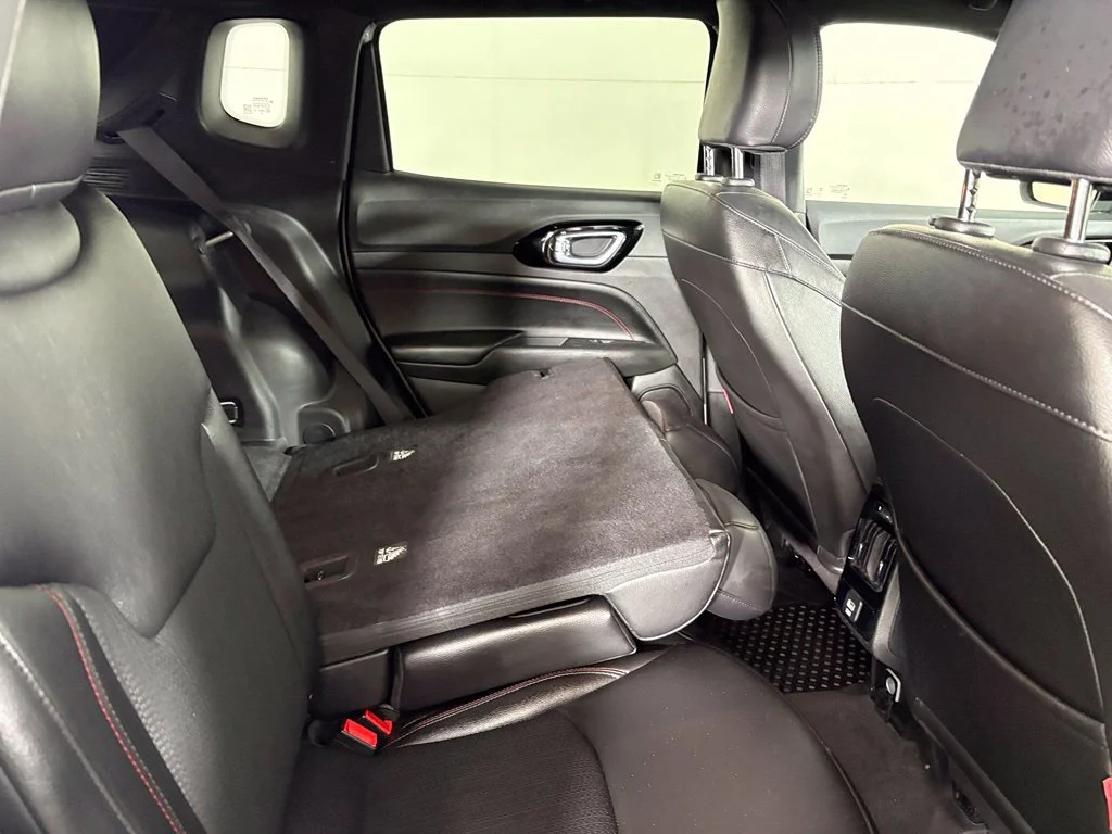 Used 2025 Silver Jeep Trailhawk image 17