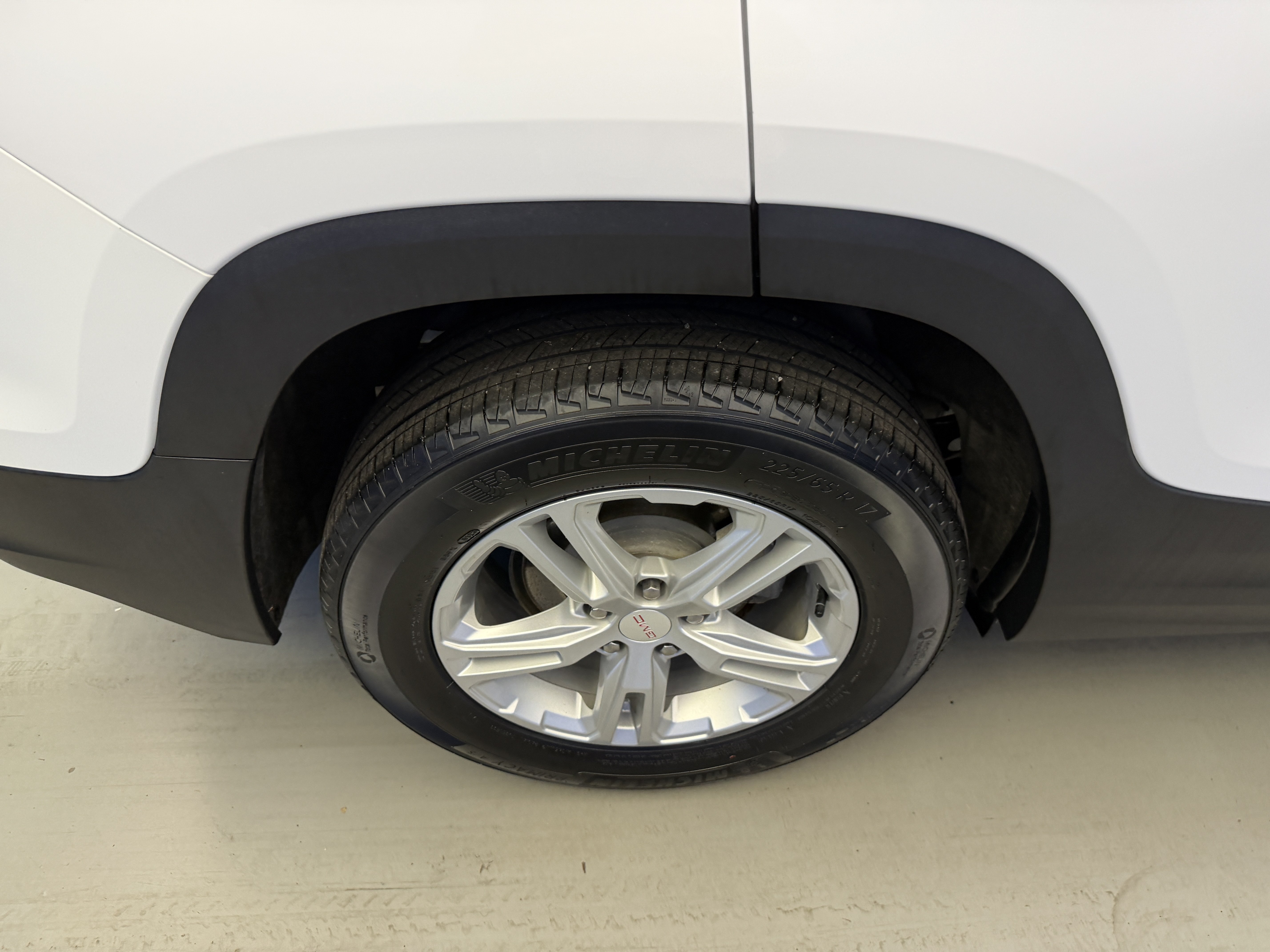 Used 2023 Summit White GMC SLE image 8