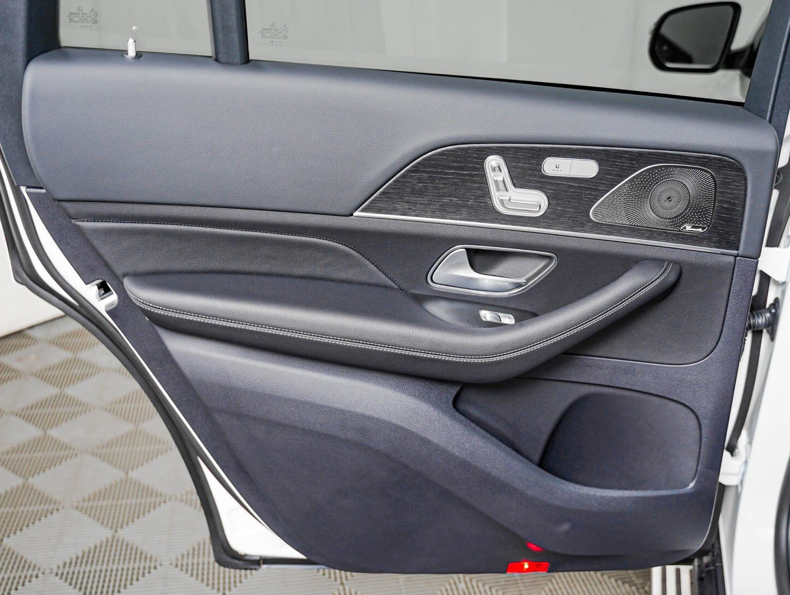 New 2026 Polar White Mercedes-Benz 4MATIC® image 25