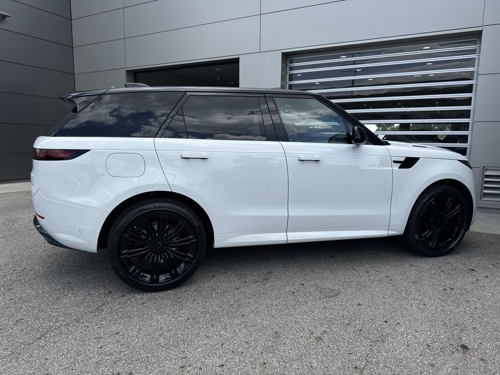 New 2026 Fuji White Land Rover Dynamic SE image 8